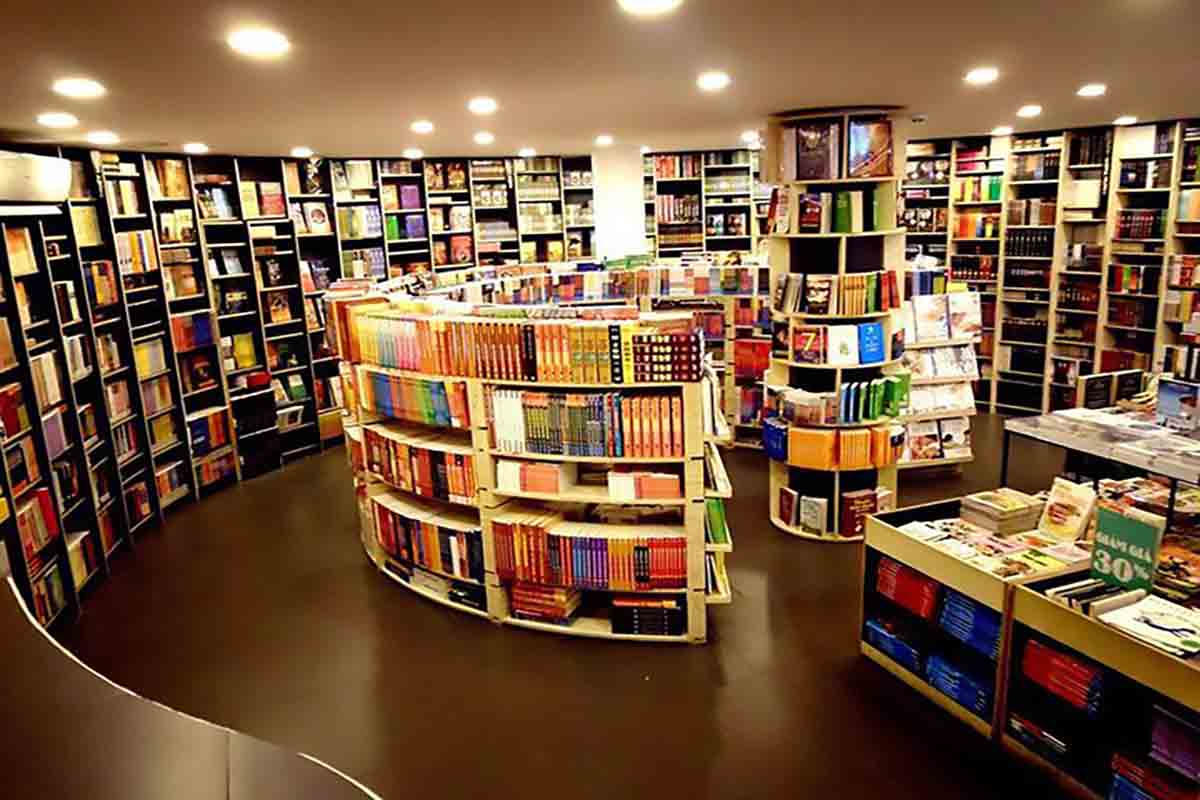 ngành hàng sách và đa phương tiện