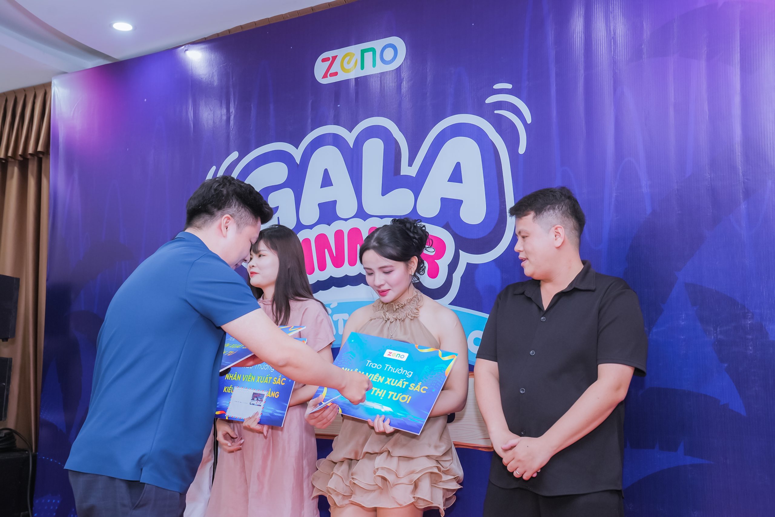 trao giải nhân viên xuất sắc